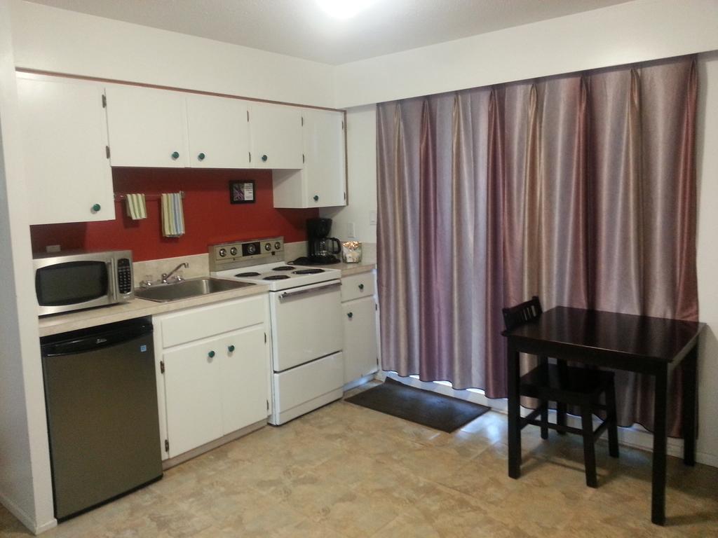 Edgewater Motel Campbell River Room photo
