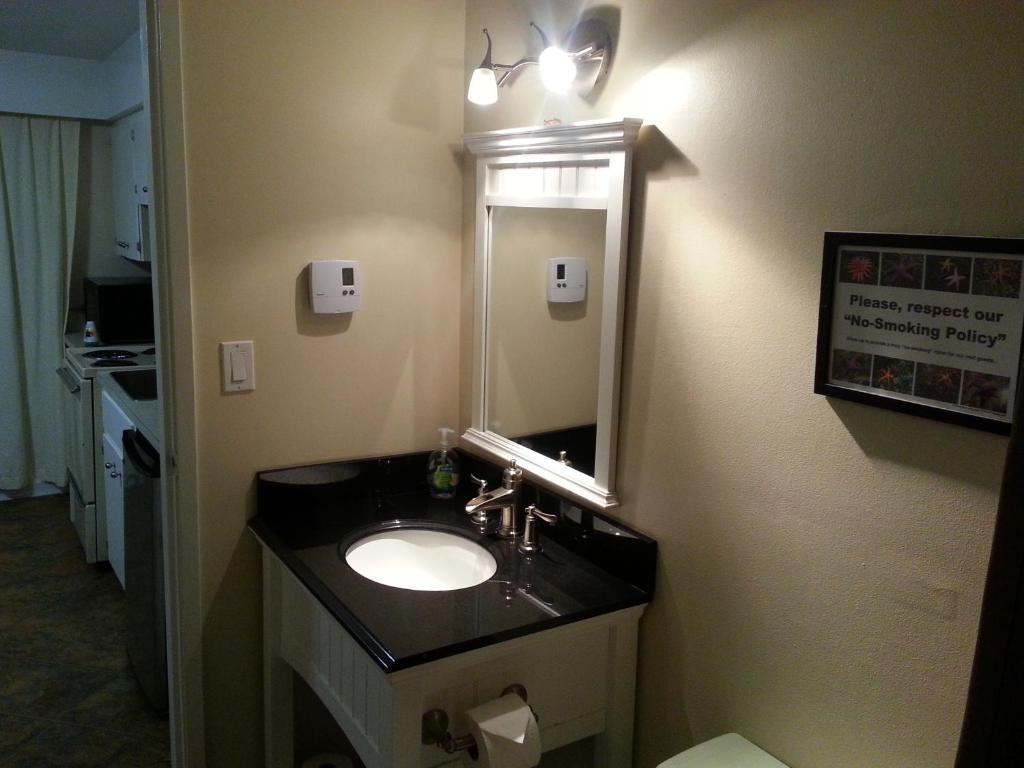 Edgewater Motel Campbell River Room photo